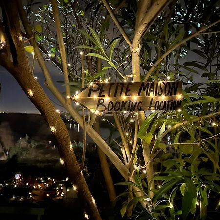Charmante Petite Maison Avec Vue Panoramique, En Centre Historique, Proche D'Avignon, Ancienne, Renovee, Climatisee, Terrasse, Parking Public Gratuit Вильнёв-ле-Авиньон Экстерьер фото