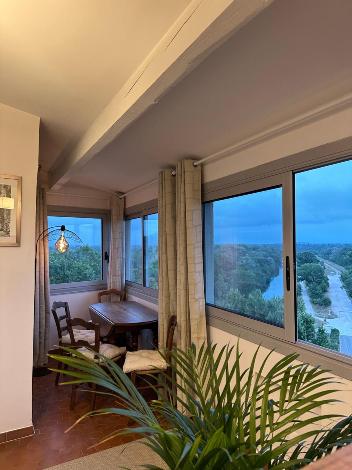 Charmante Petite Maison Avec Vue Panoramique, En Centre Historique, Proche D'Avignon, Ancienne, Renovee, Climatisee, Terrasse, Parking Public Gratuit Вильнёв-ле-Авиньон Экстерьер фото