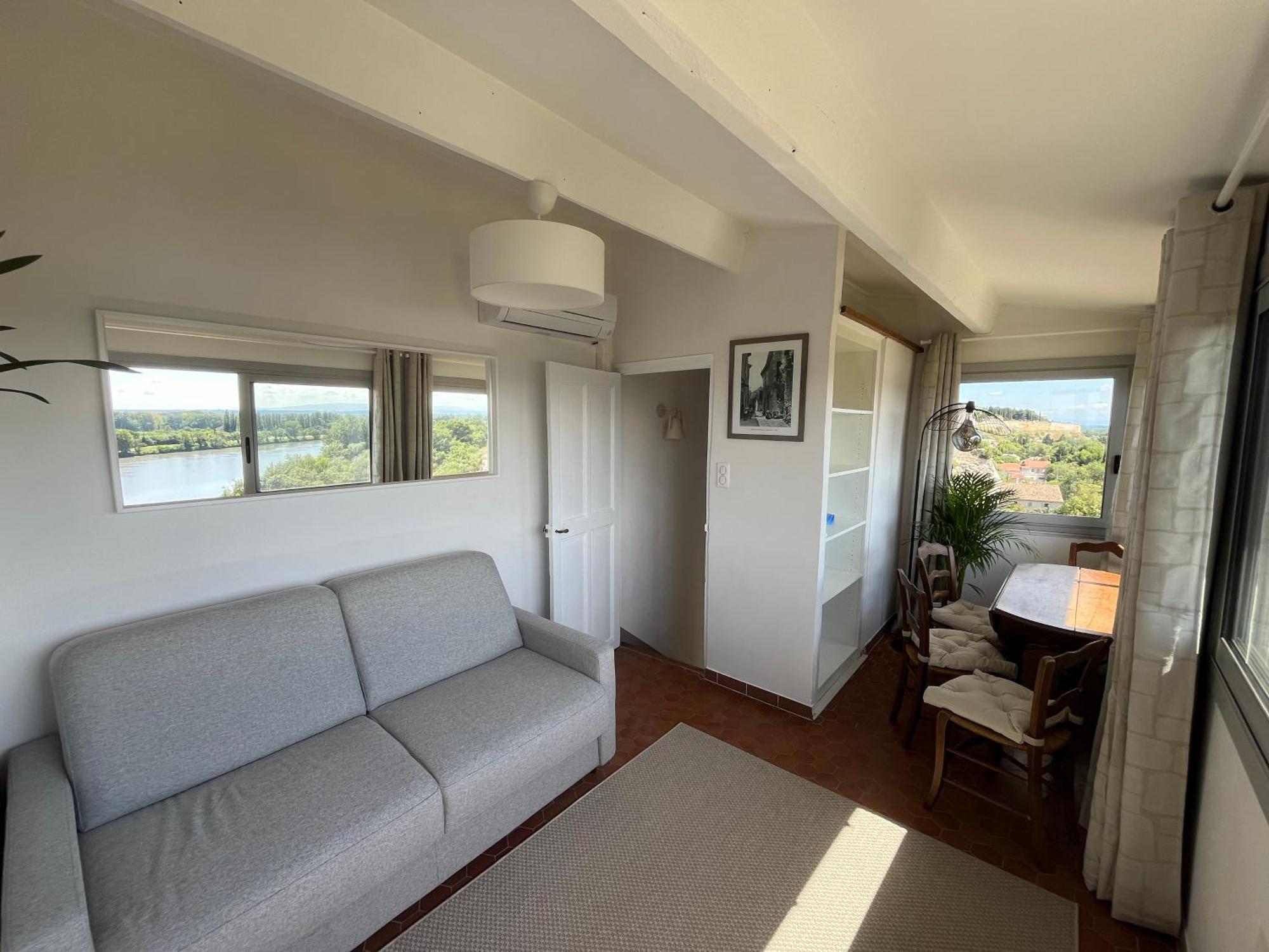 Charmante Petite Maison Avec Vue Panoramique, En Centre Historique, Proche D'Avignon, Ancienne, Renovee, Climatisee, Terrasse, Parking Public Gratuit Вильнёв-ле-Авиньон Экстерьер фото