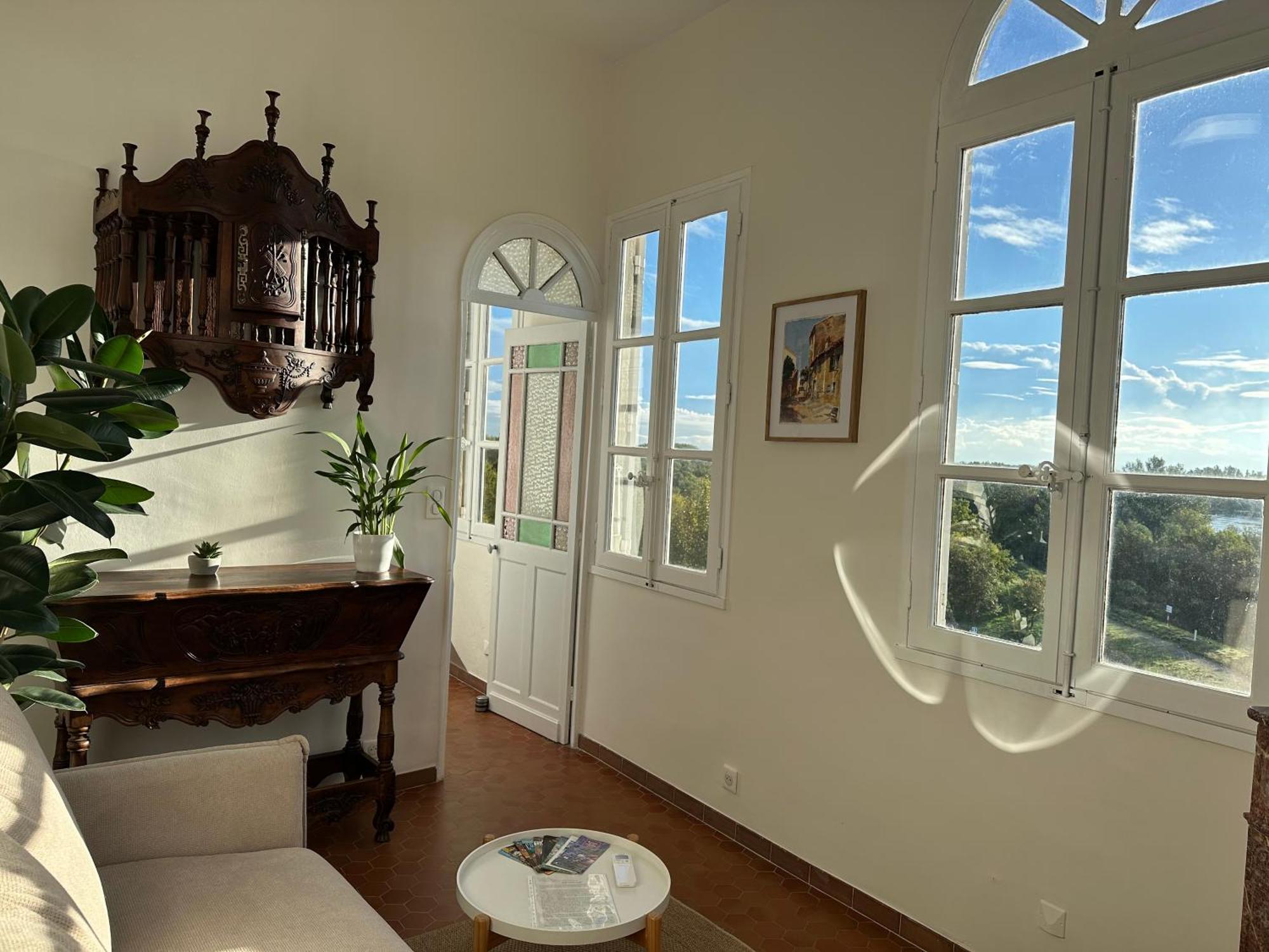 Charmante Petite Maison Avec Vue Panoramique, En Centre Historique, Proche D'Avignon, Ancienne, Renovee, Climatisee, Terrasse, Parking Public Gratuit Вильнёв-ле-Авиньон Экстерьер фото
